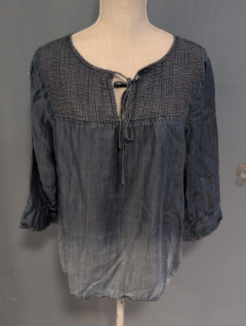 Cato Boho Chambray Denim 100% Tencel bell Sleeve Keyhole Tie Minimalist Blouse